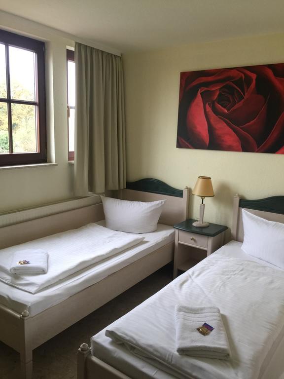Kleines Zweibettzimmer