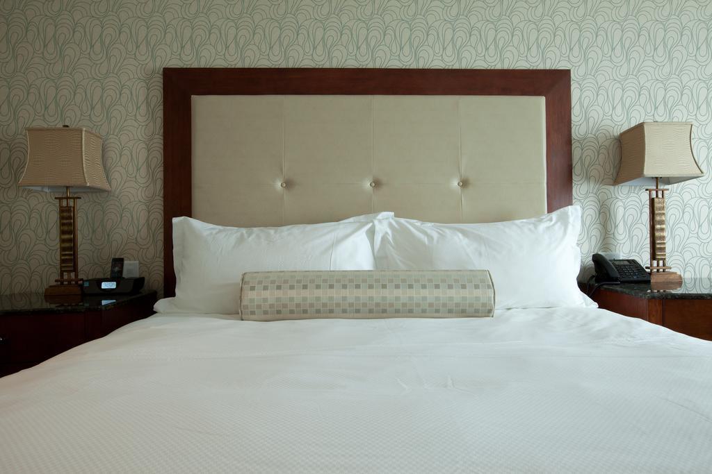 Zimmer mit Kingsize-Bett