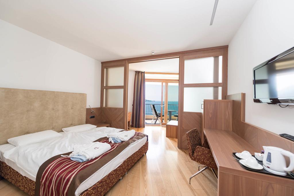 Junior Suite con Vasca Idromassaggio Interna e Vista Lago