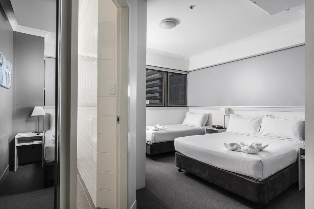 Chambre Double avec Lit Double et Lit Simple