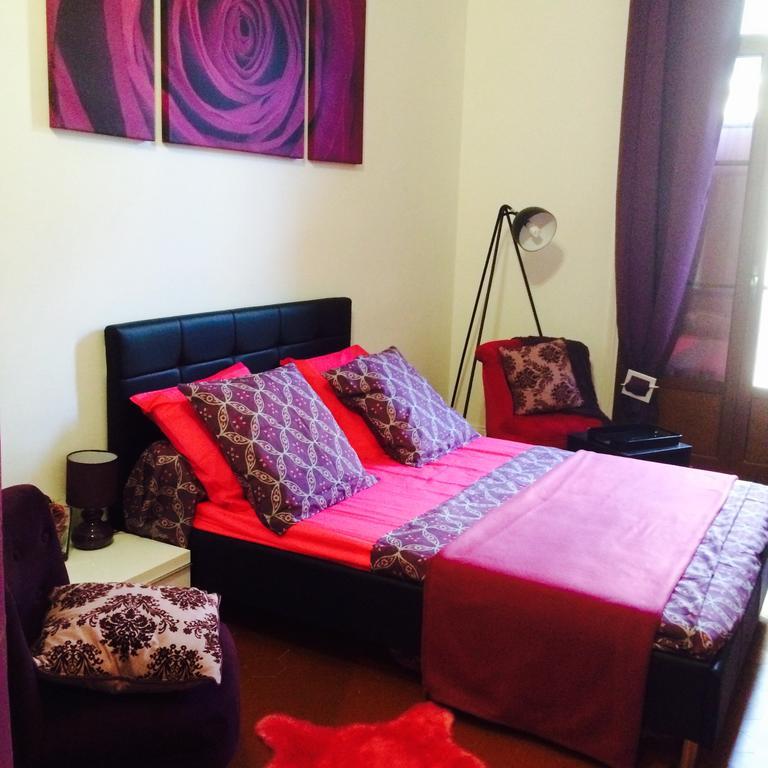 Chambre Double avec Balcon et Salle de Bains Commune