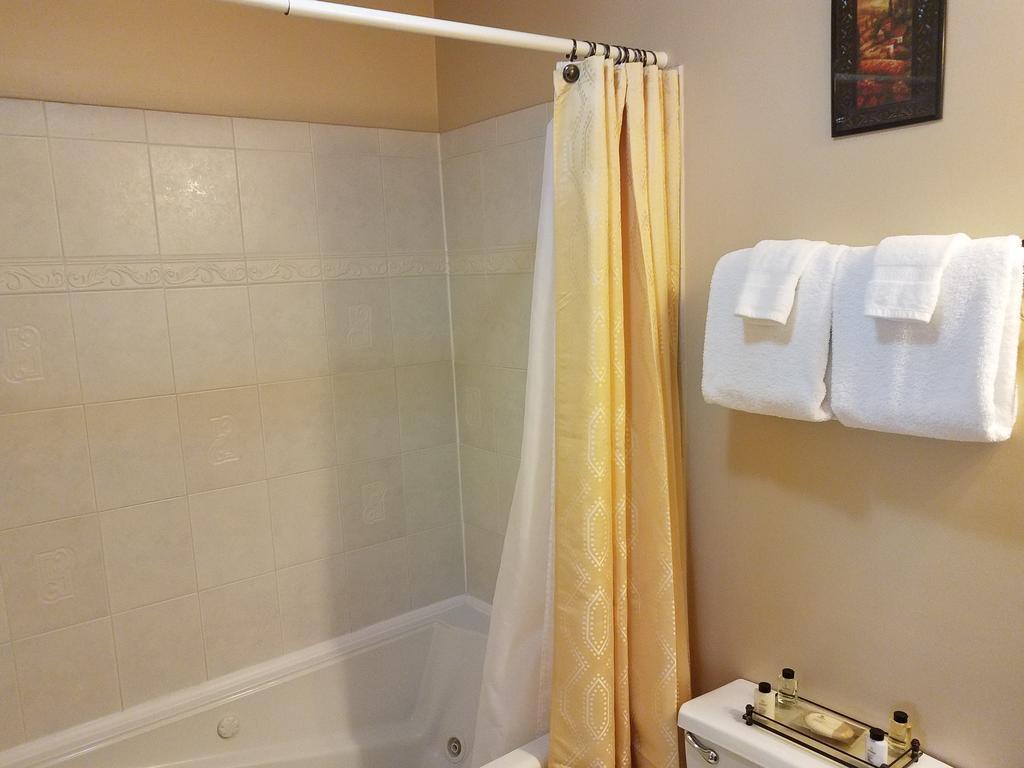 Standard Queen Room