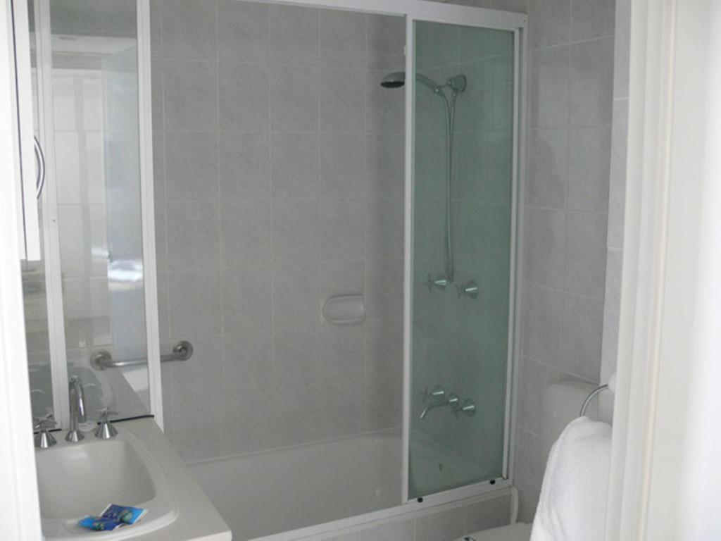 One Bedroom Budget Apartment with Balcony and Ocean View