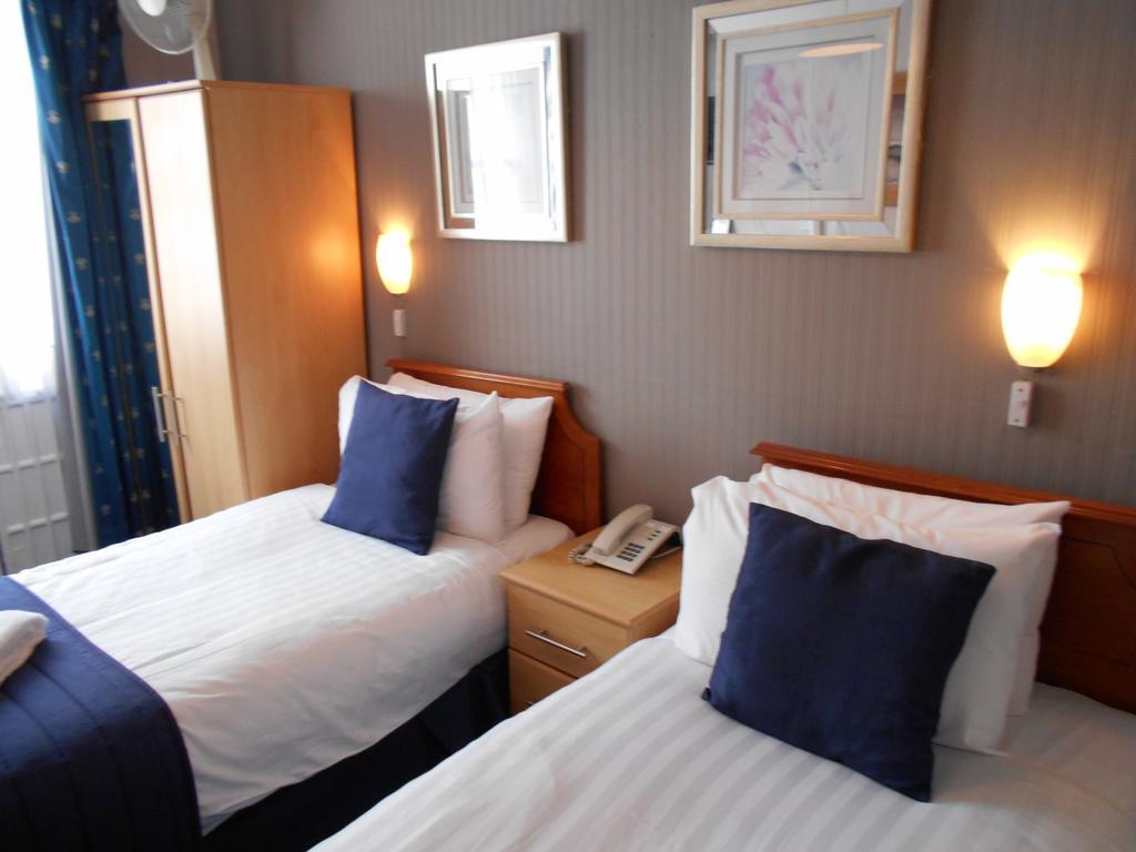 Chambre Lits Jumeaux avec Salle de Bains Privative