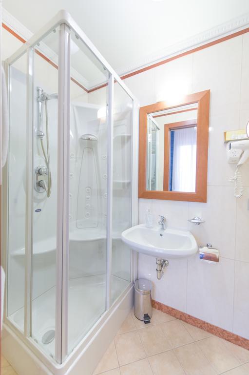 Quarto Triplo Básico