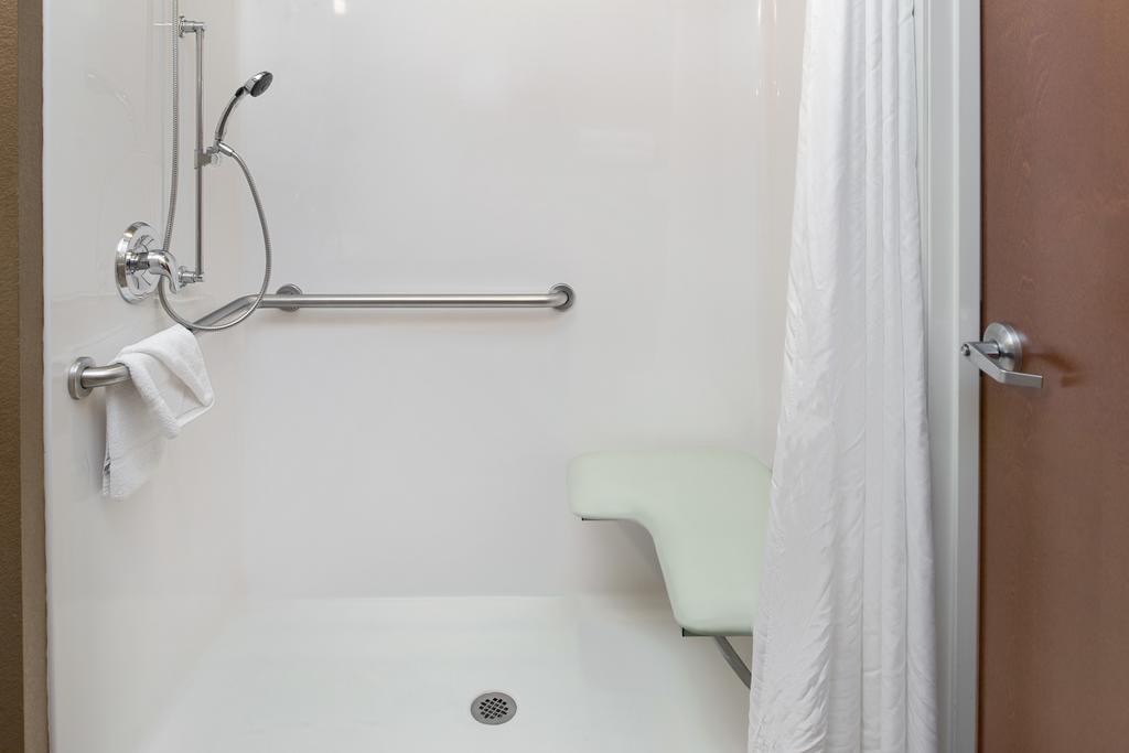 Deluxe Queen Room with Two Queen Beds - Disability Access - Non-Smoking