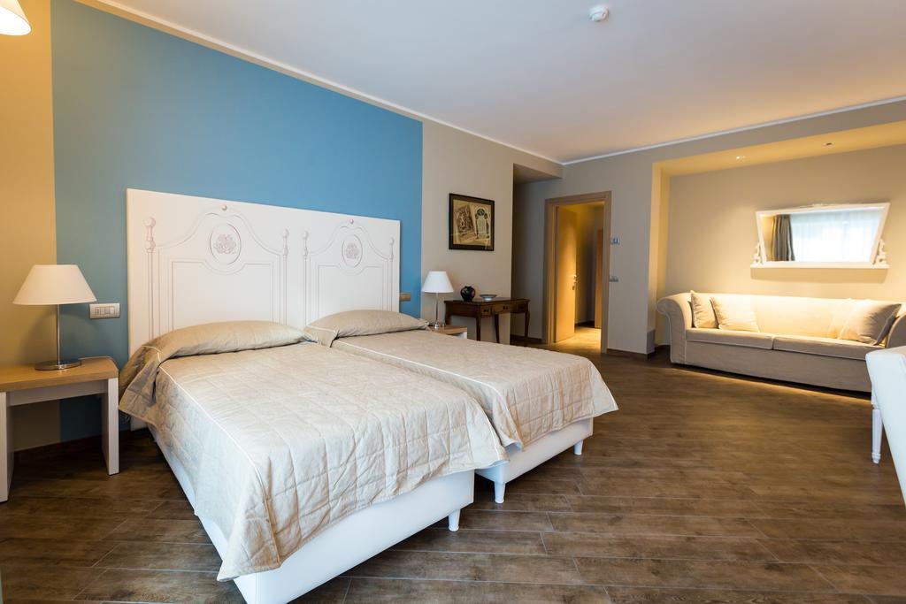 Junior Suite,460968567:JPEG