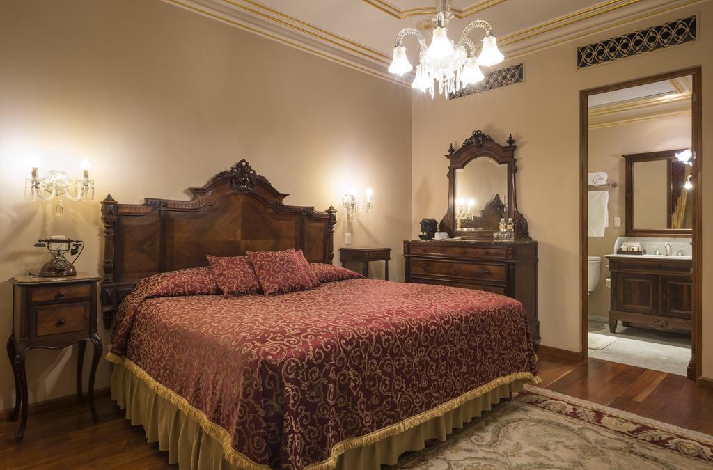 Cristina Deluxe Suite