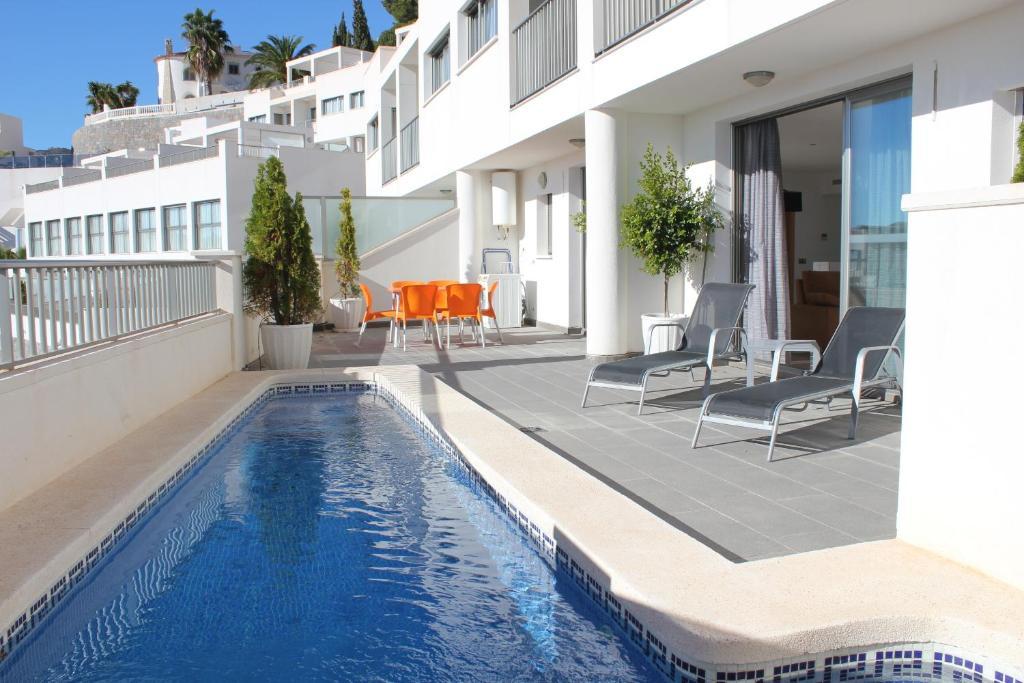 Bungalow de 4 dormitorios con piscina (8 adultos)