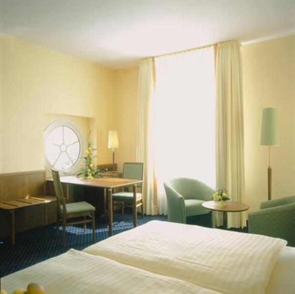 Double or Twin Room,998046435:JPEG