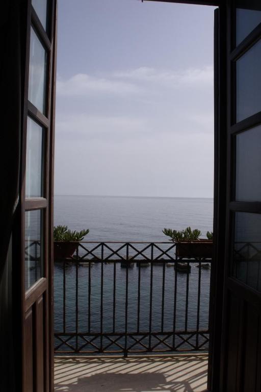 Einzelzimmer mit Balkon und Meerblick