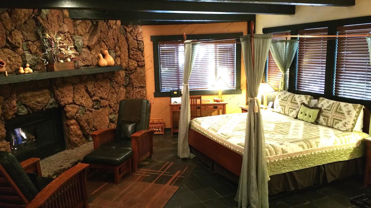 Deluxe Double Room with Bath