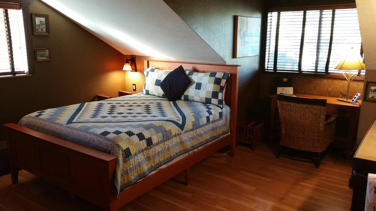 Queen Room