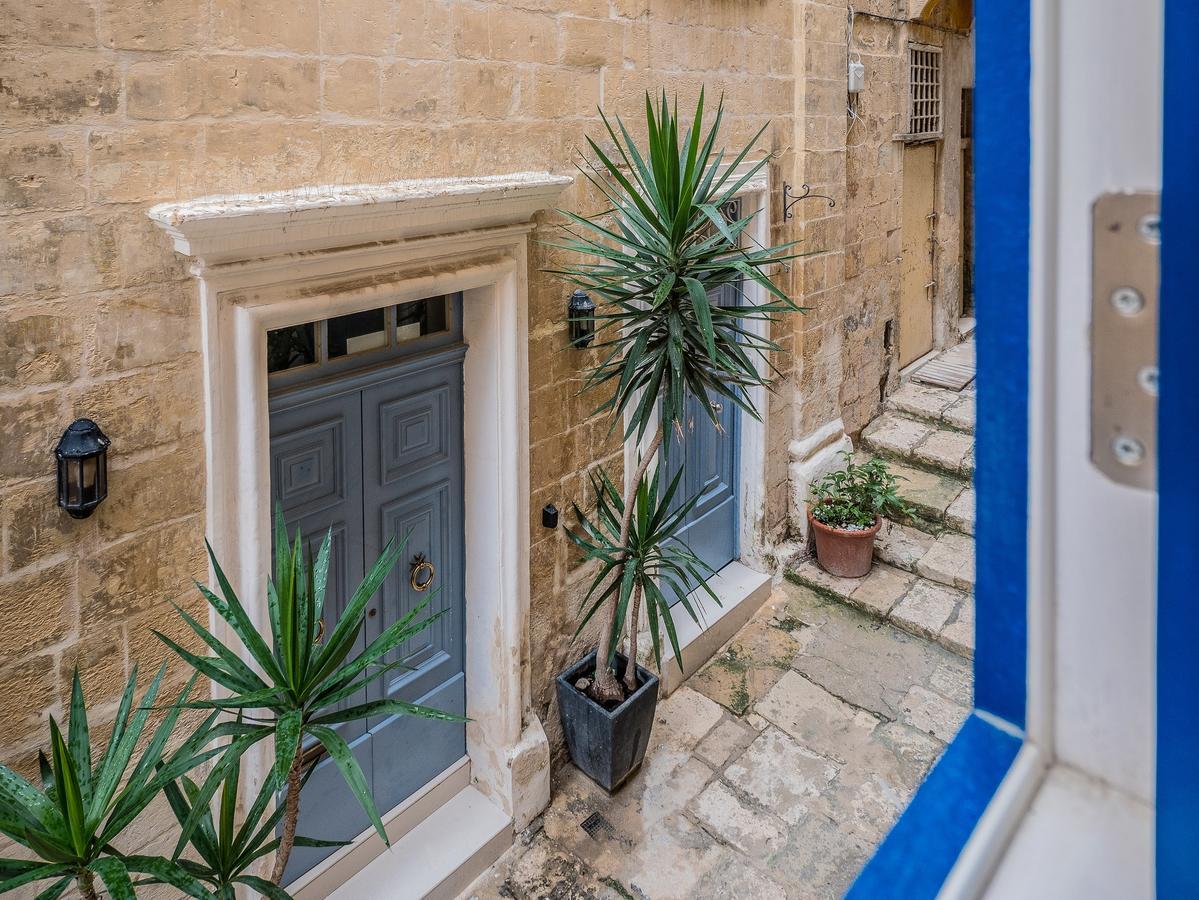 Studio Standard - Vue sur Rue
