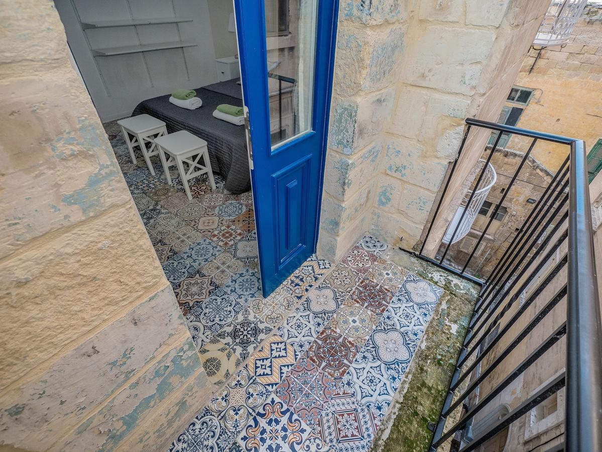 Studio Supérieur avec Balcon - Vue sur Rue