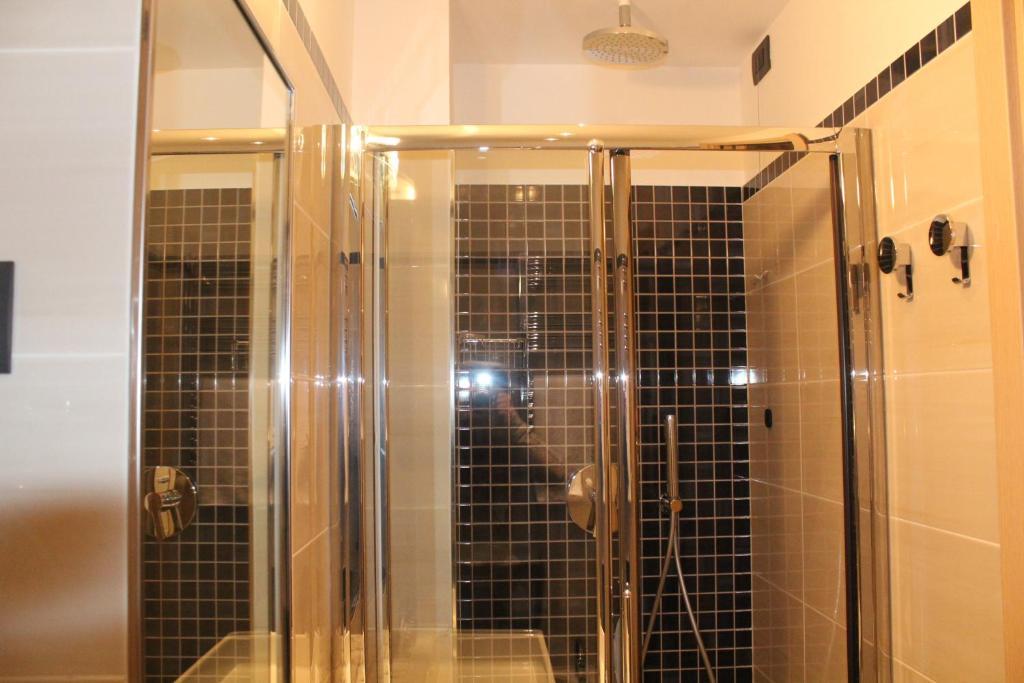 Quarto Clássico com 2 Camas de Solteiro