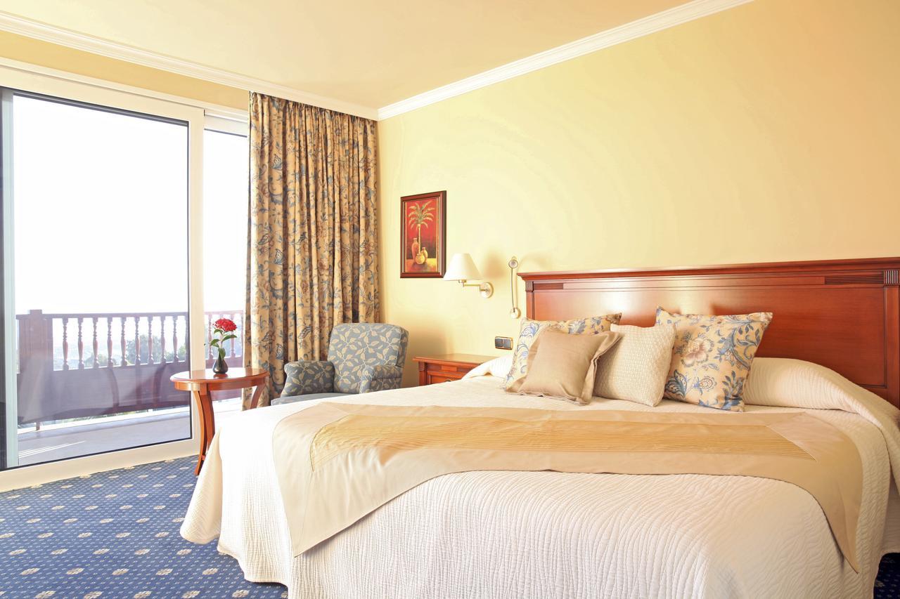 Suite mit Kingsize-Bett und Meerblick