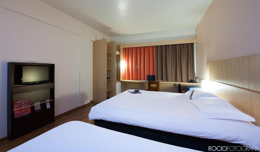 Quarto com 2 Camas de Solteiro