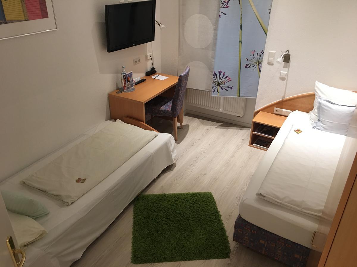 Kleines Zweibettzimmer