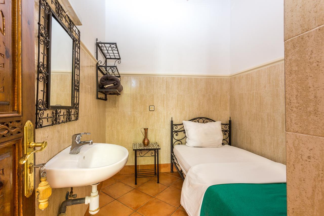 Eenpersoonskamer met Gedeelde Badkamer en Toilet