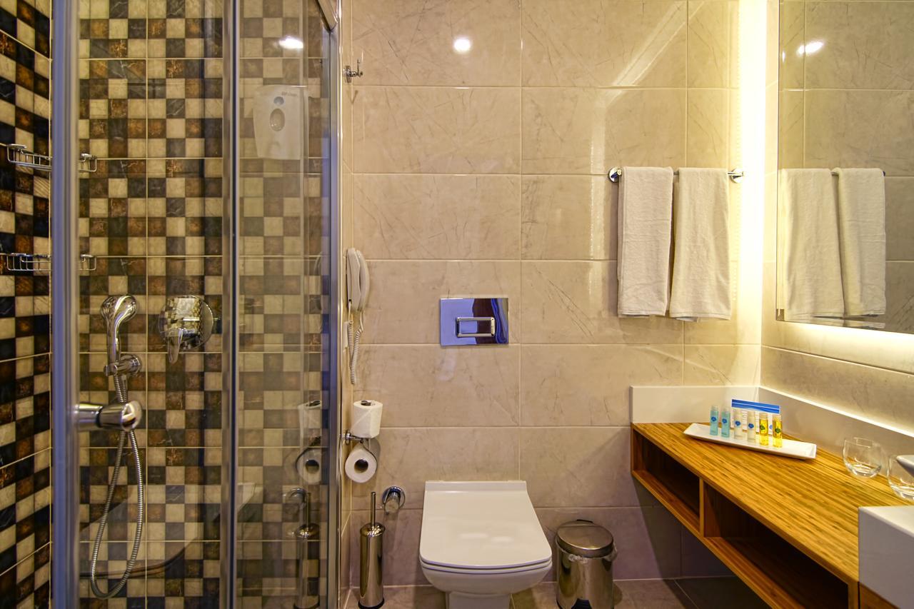 Standard Room with Mountain or Garden View,528076683:JPEG