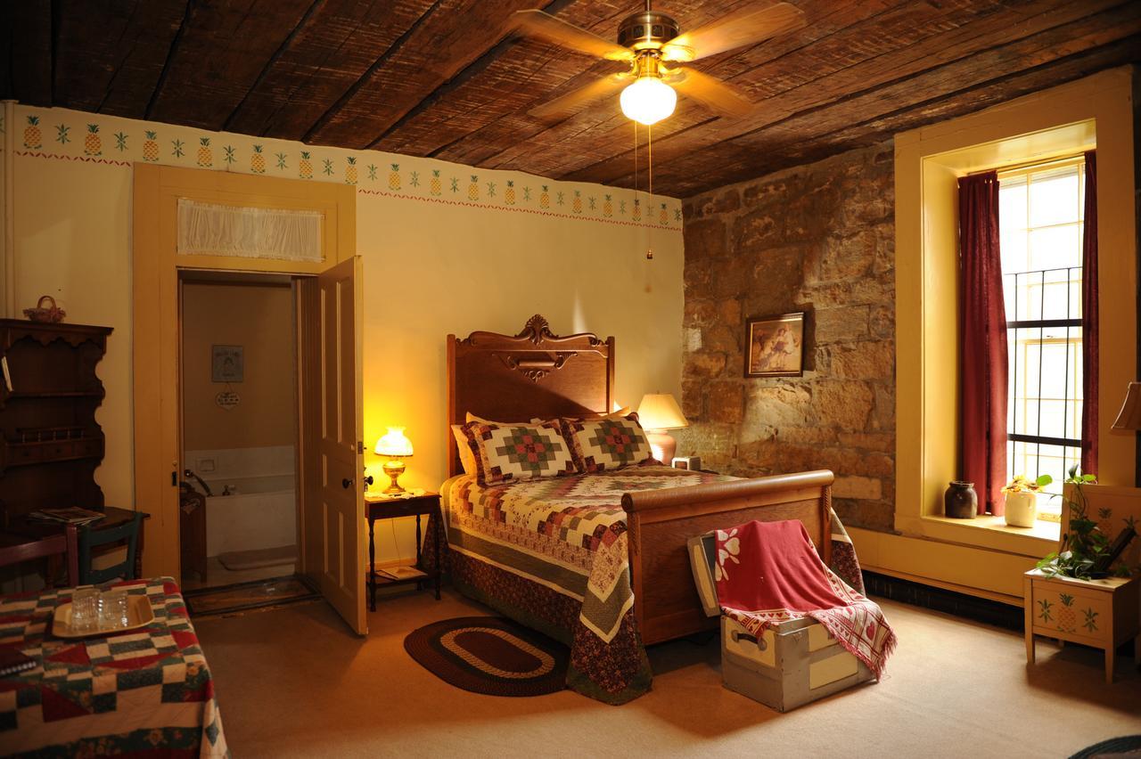Deluxe King Room,532809756:JPEG