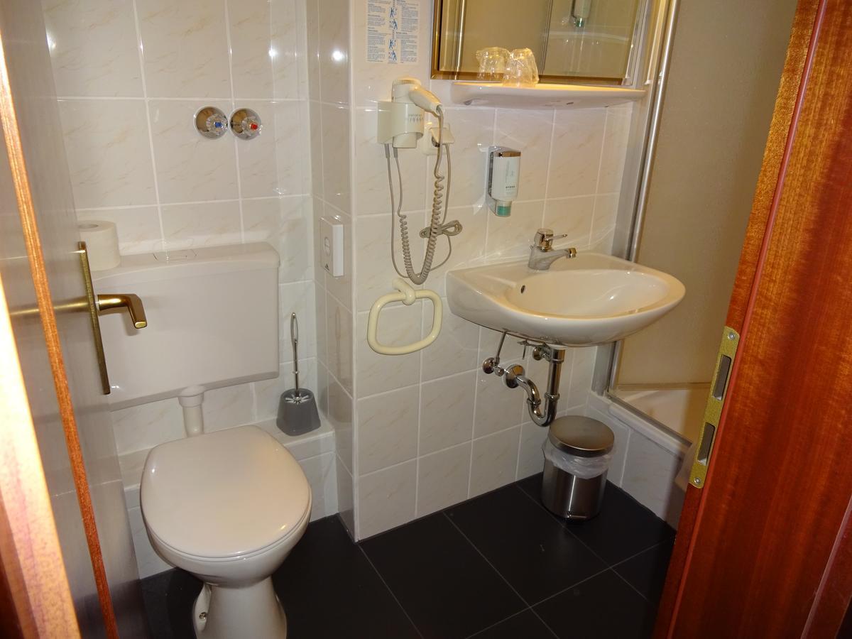 Standard Twin Room,536146812:JPEG