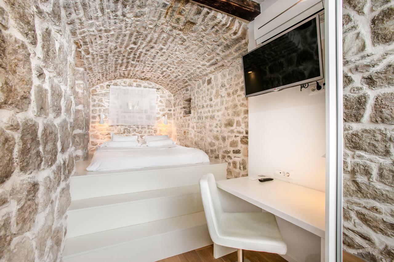 Deluxe Villa mit 3 Schlafzimmern, Terrasse und Whirlpool-Badewanne - Straße Radmilovica 19