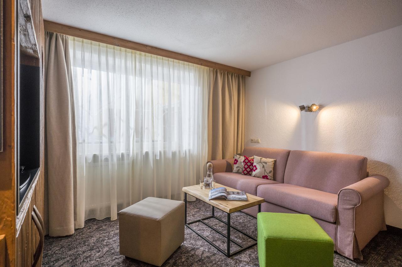 Junior Suite (2 Adults),537763257:JPEG