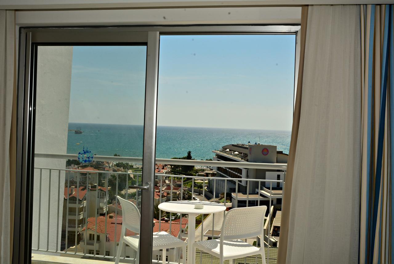 Tweepersoonskamer met Balkon en Uitzicht op Zee