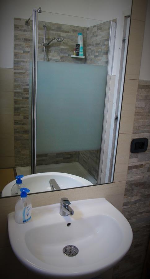 Camera Matrimoniale/Tripla con Bagno Privato Esterno