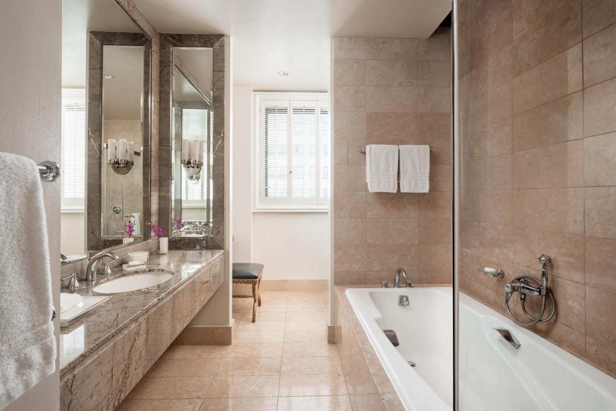 Bw Studio King Suite