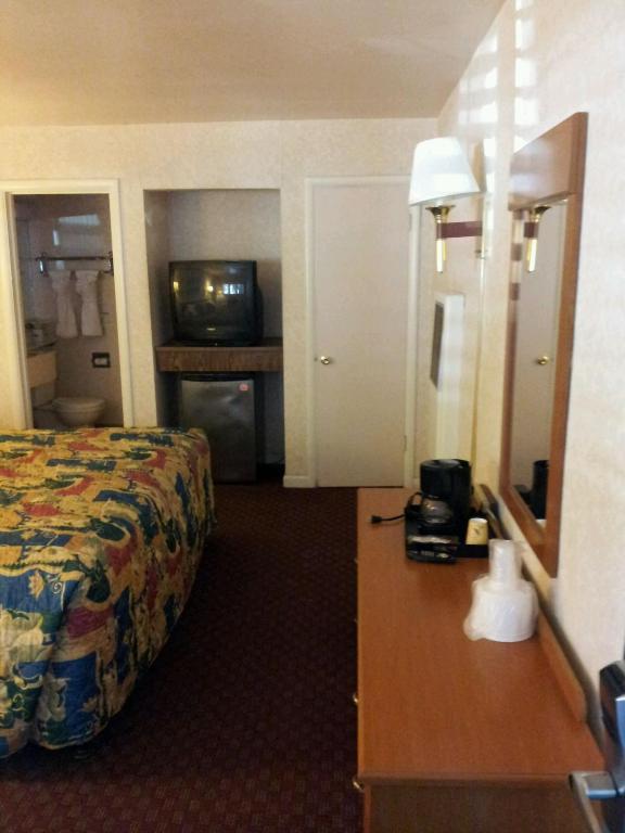 Habitación con cama extragrande.