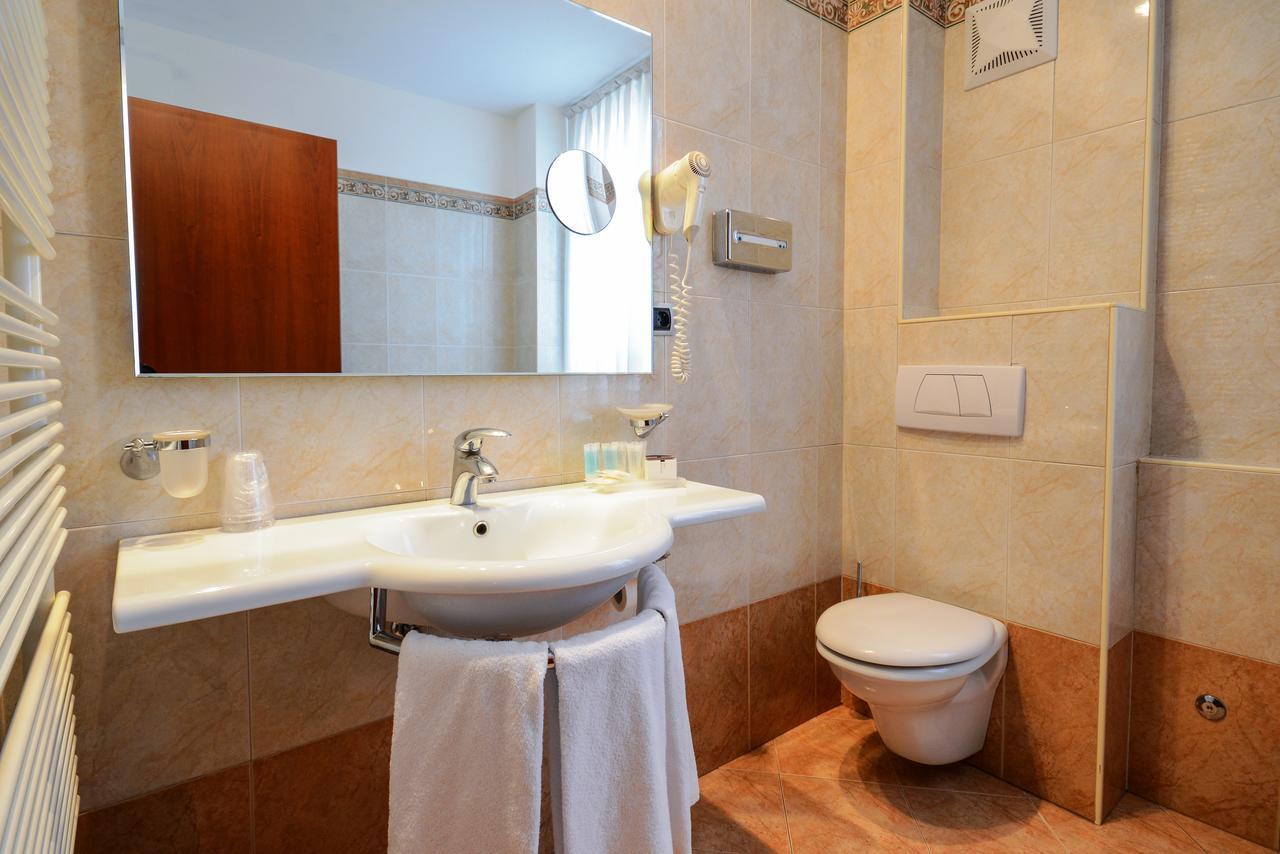 Standard Double Room,1279702477:JPEG