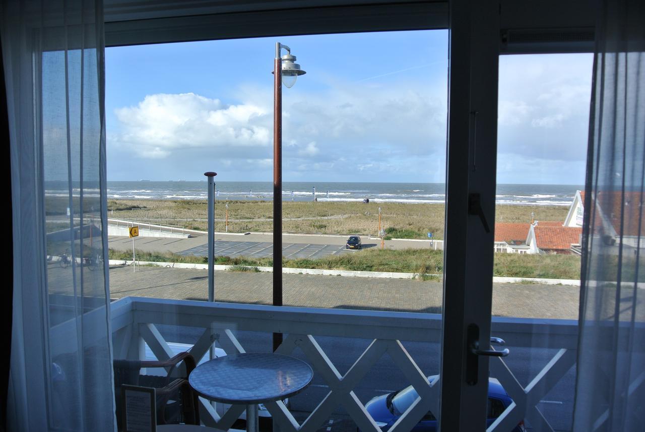 Doppelzimmer mit Balkon und Meerblick