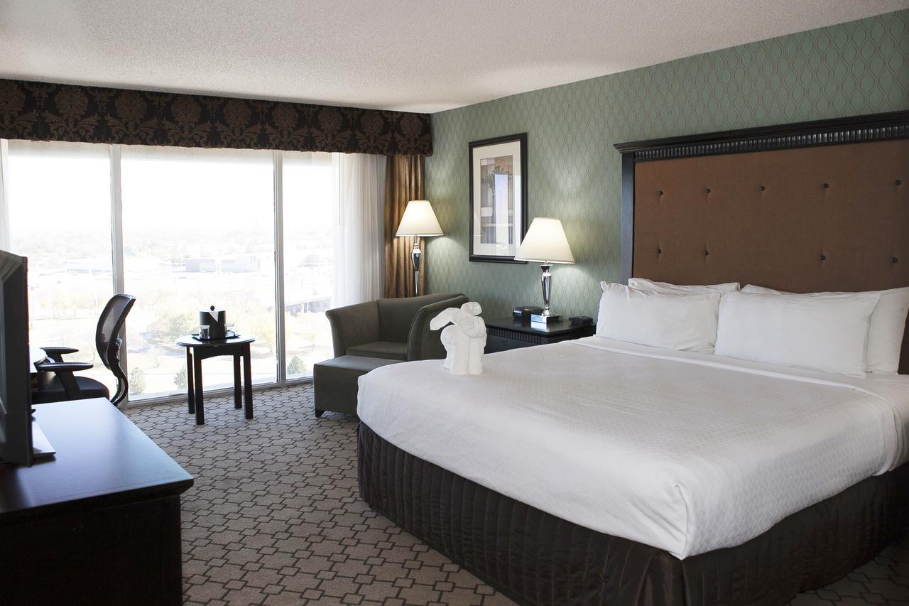 King Suite with Sofa Bed - Mobility Access - Smoking