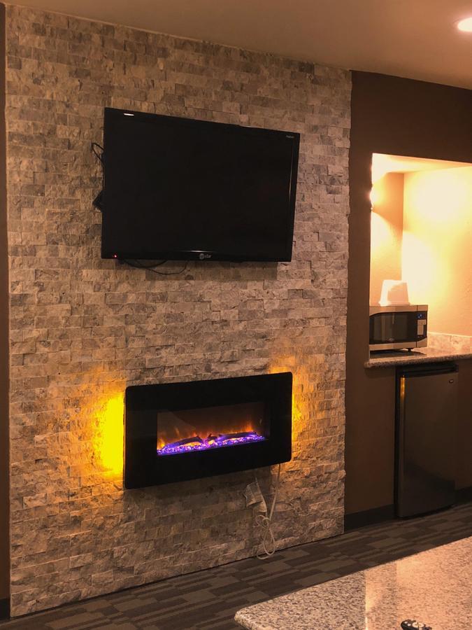 King Suite with Fireplace - Non-Smoking