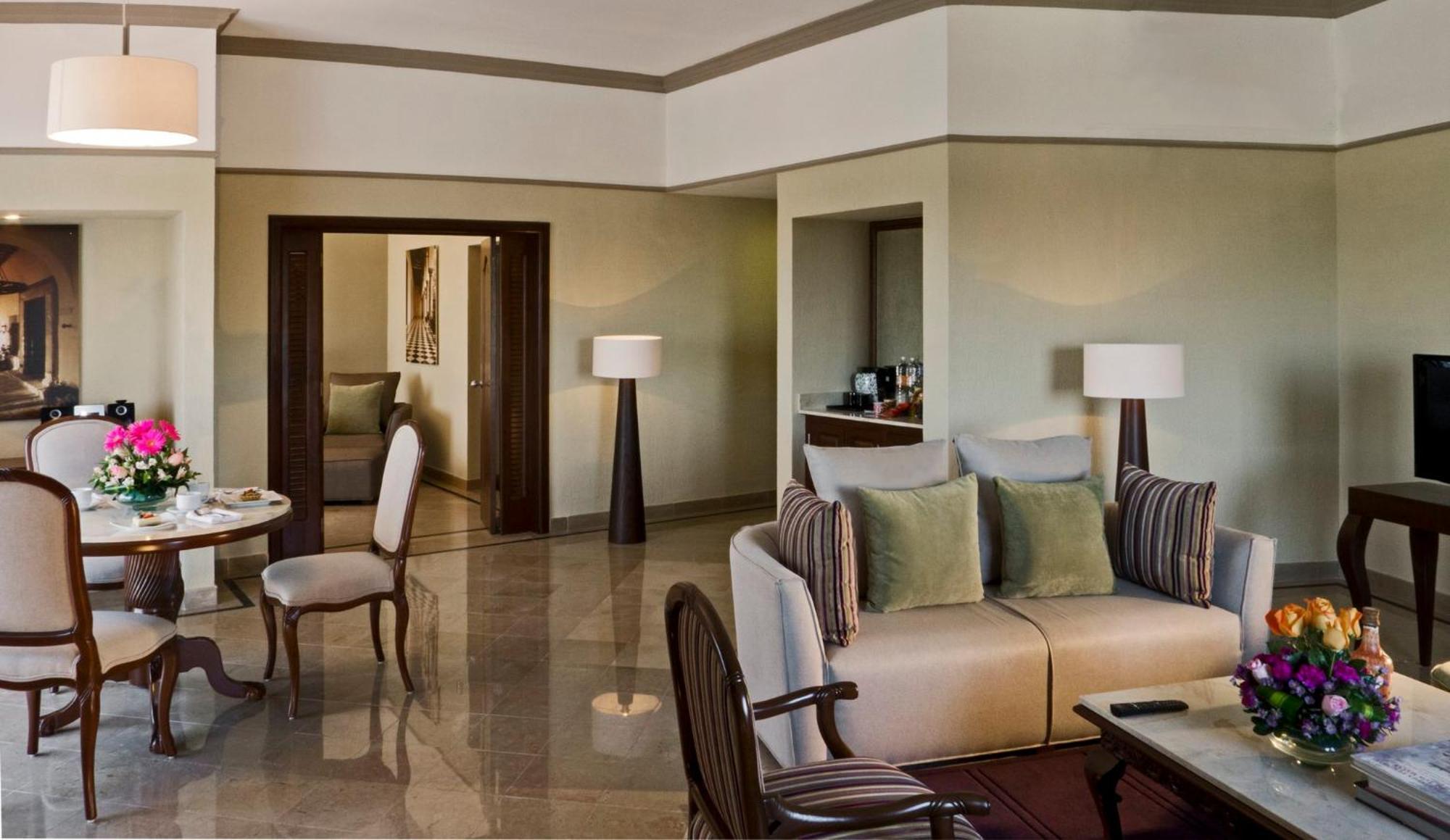 Master Suite 1 King