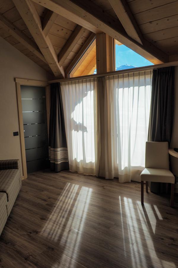 Camera Familiare con Soppalco e Vista Montagna