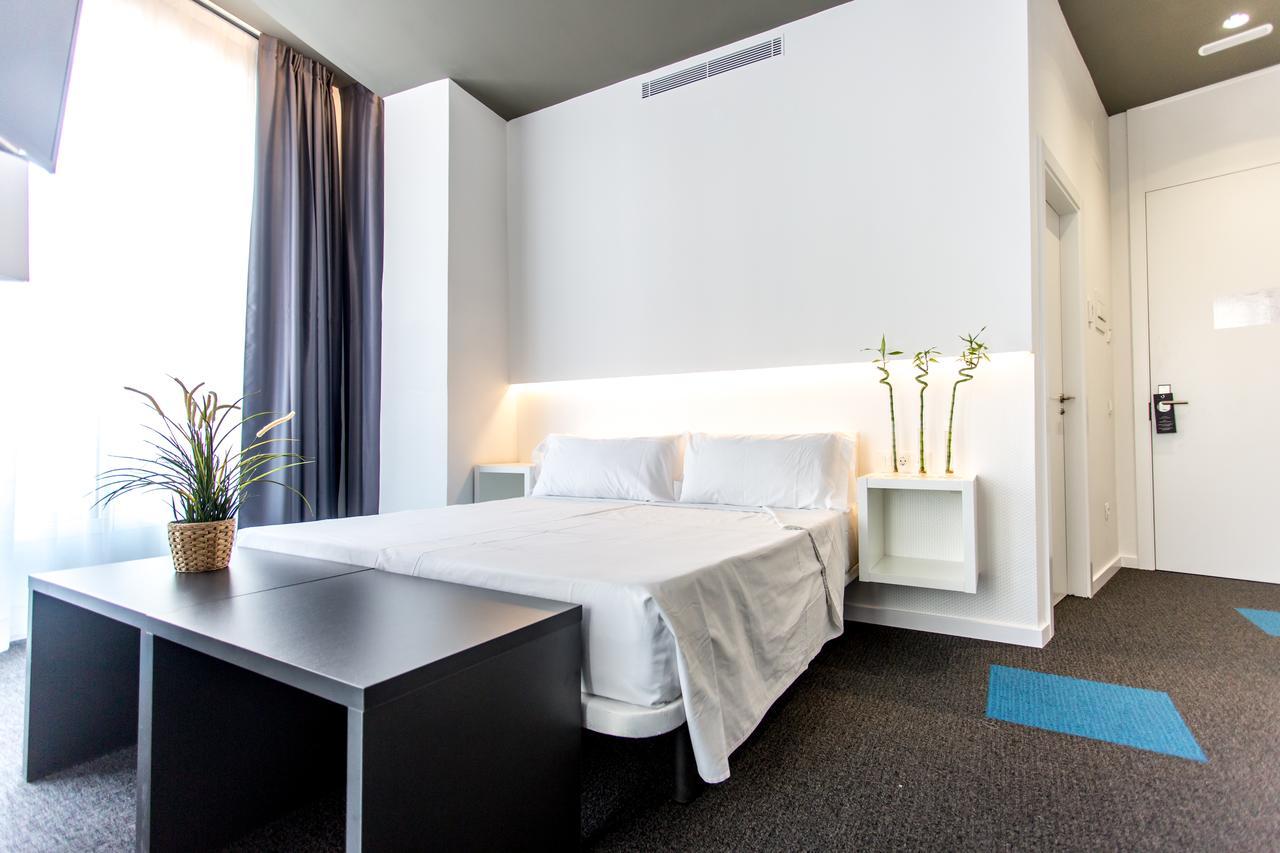 Deluxe Double Room (2 Adults + 1 Child)