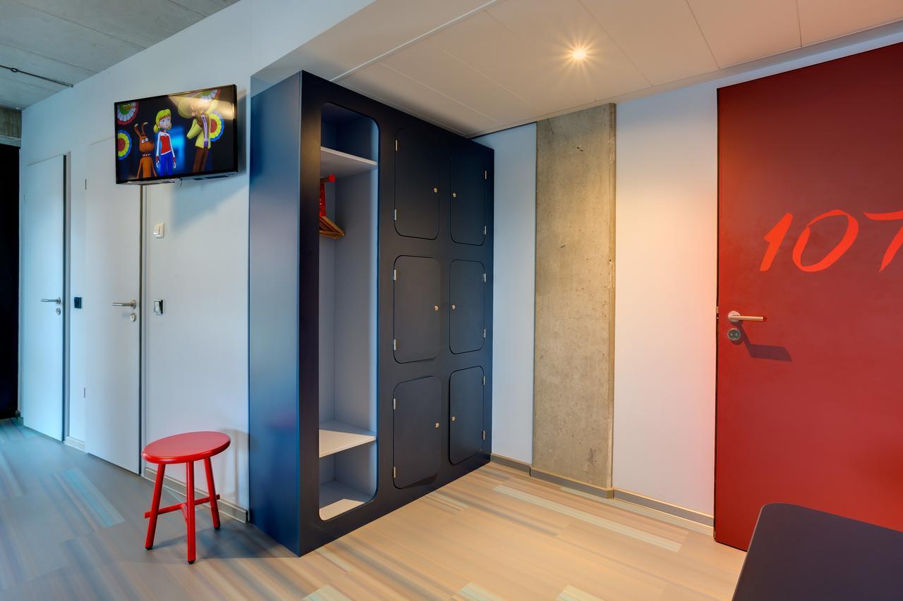 6-Bed Room,587538996:JPEG
