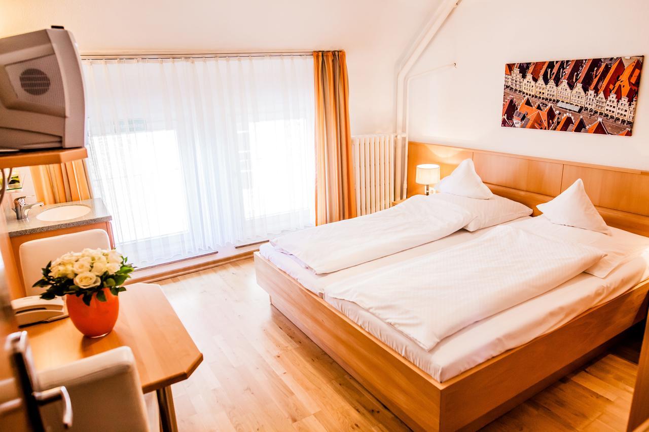 Double Room with Shared Bathroom,587988015:JPEG