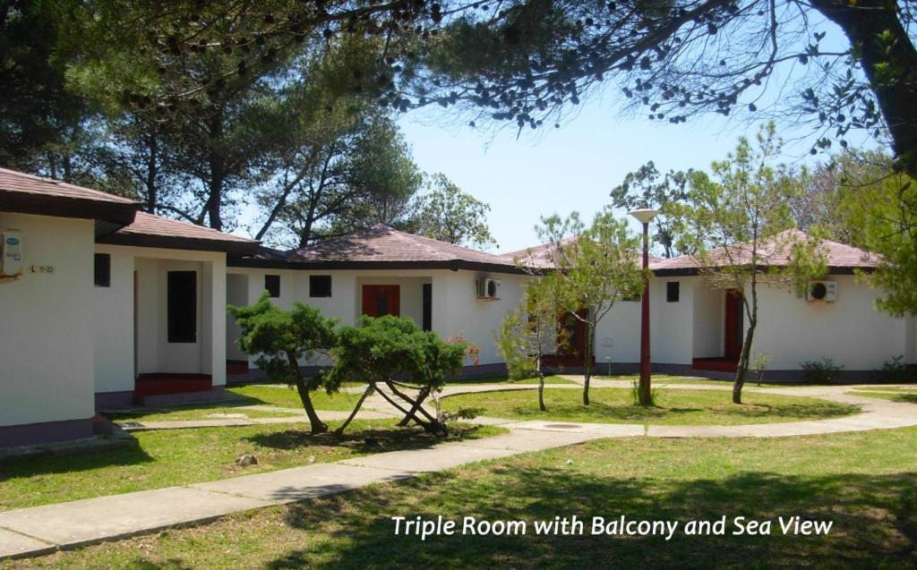 Bungalow with balcony