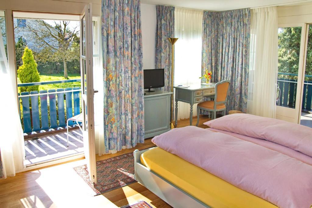 Zimmer mit Kingsize-Bett