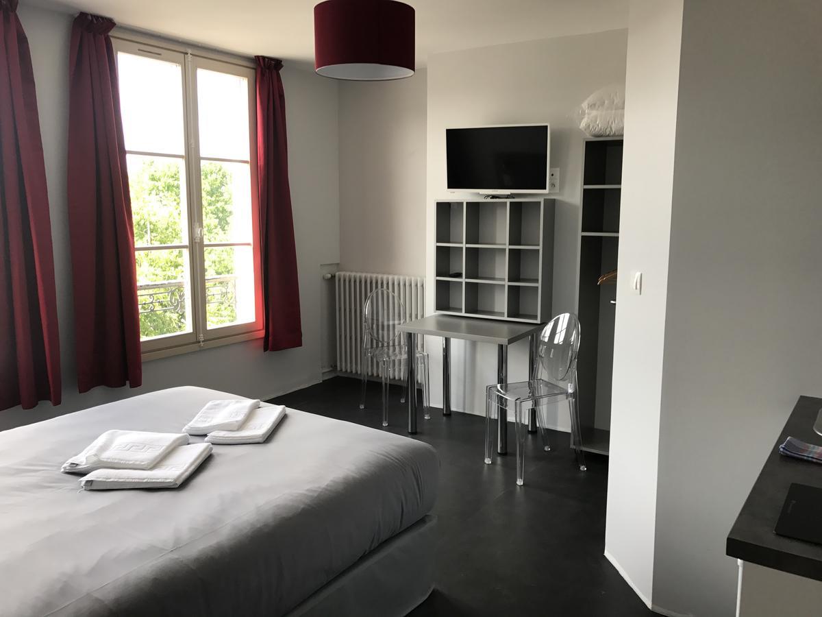 Studio Deluxe