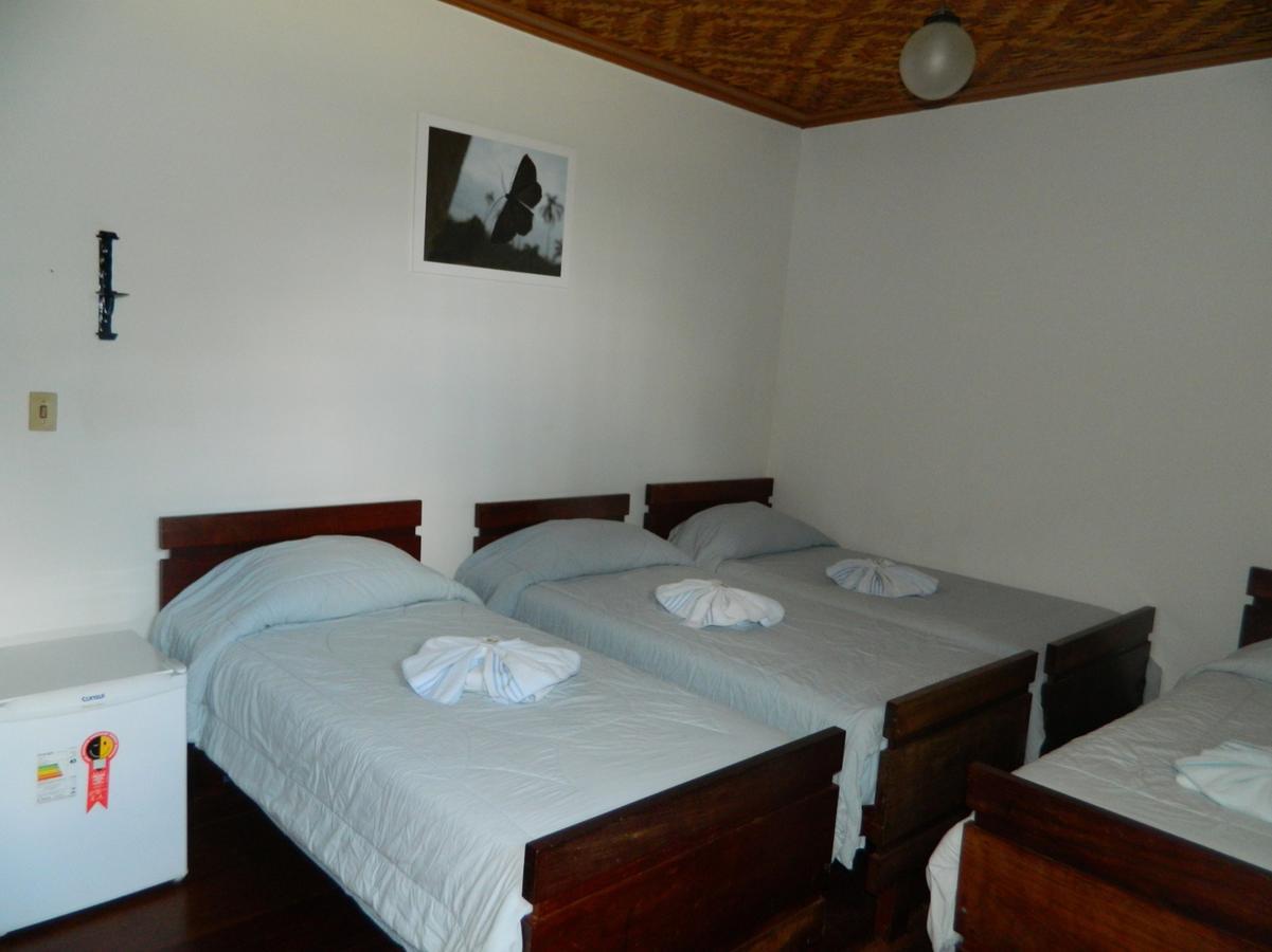 Quarto Triplo com Banheiro Compartilhado