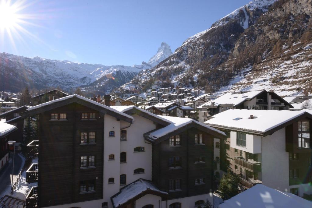 Deluxe Tweepersoonskamer met Balkon en Uitzicht op de Matterhorn