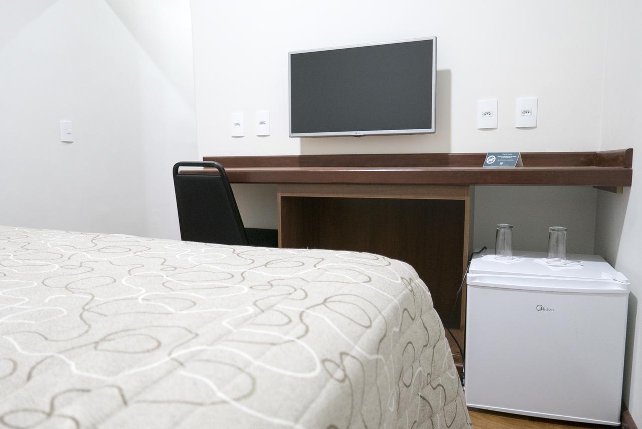 Quarto Duplo Standard com Cama de Casal