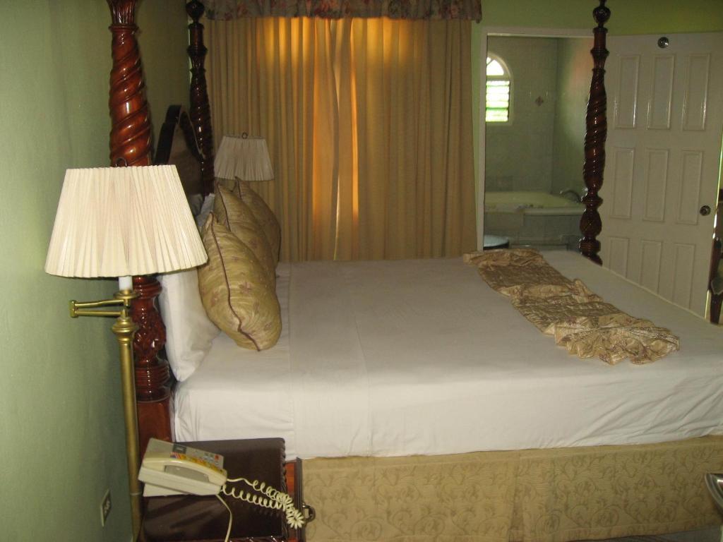 Honeymoon Suite