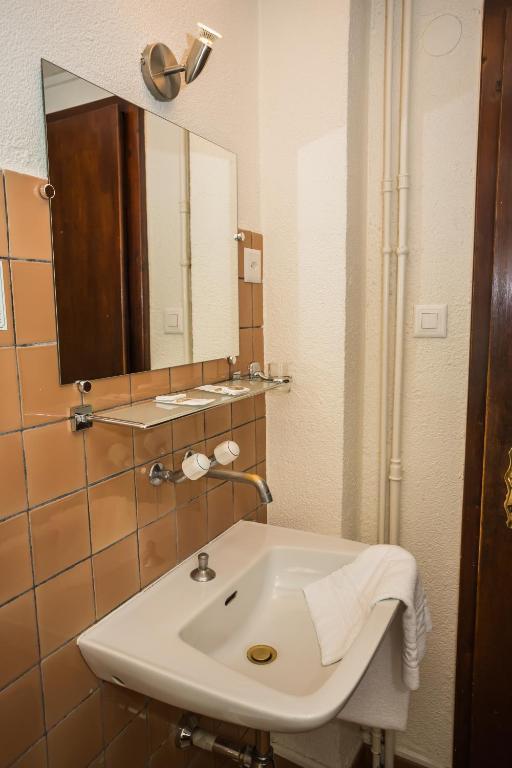 Tweepersoonskamer met Gedeelde Badkamer